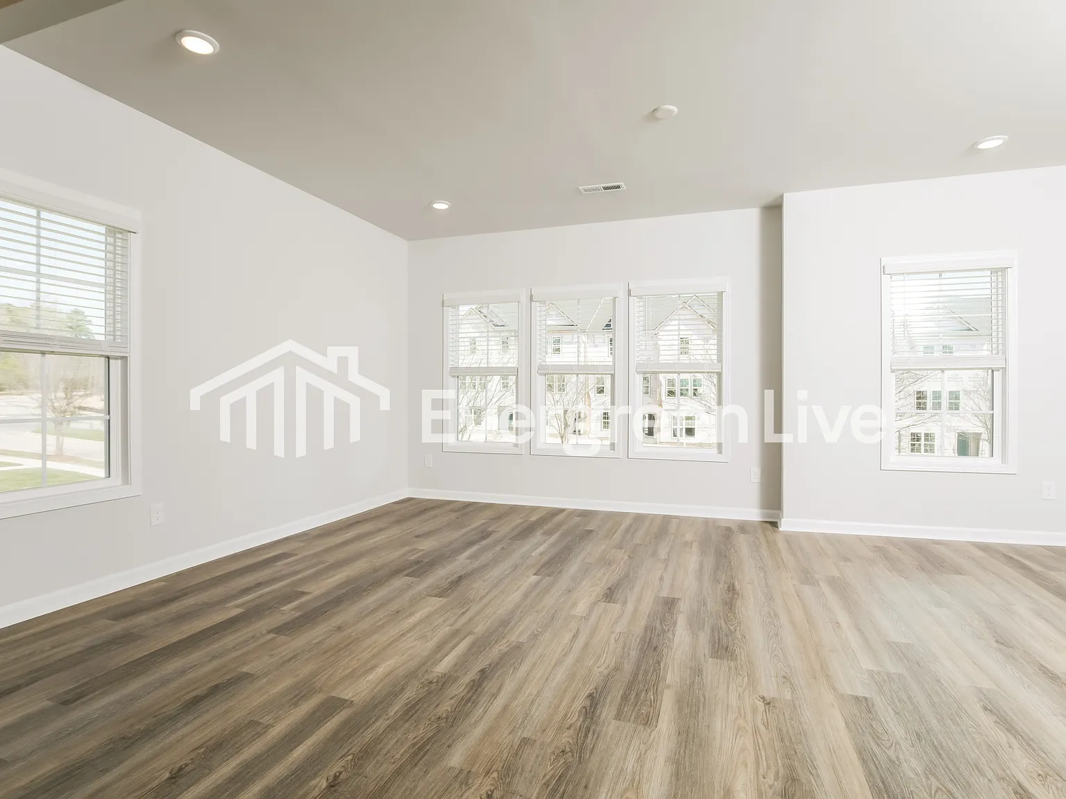 4 bed, 3.5 bath, 1824 sqft, $2,075 — Photo 3