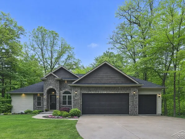 809 Rosewood Blvd, Midland, MI 48640