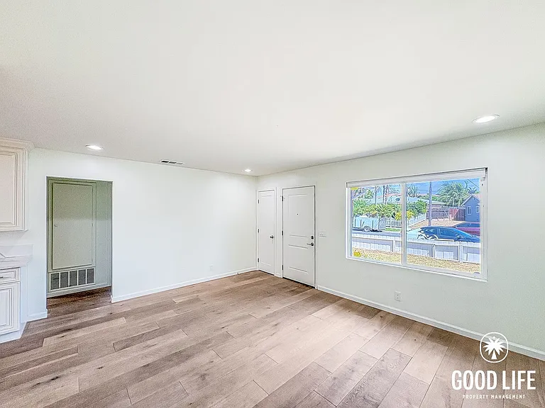 579 Gold Dr — Photo 2