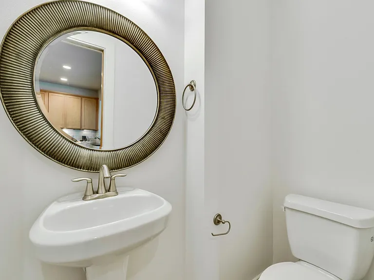 2608 E 6th St #8 — Photo 8