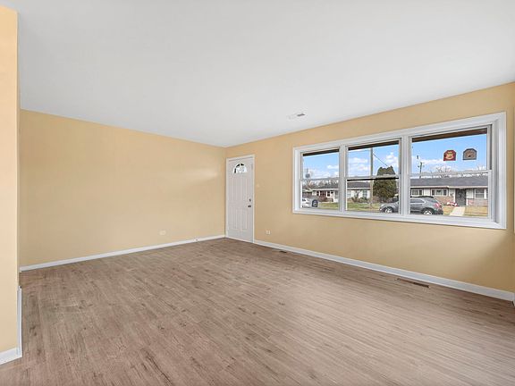 5th image of 1360 Forest Ave