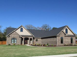 175 Hampton Oaks Way, Byron, GA 31008