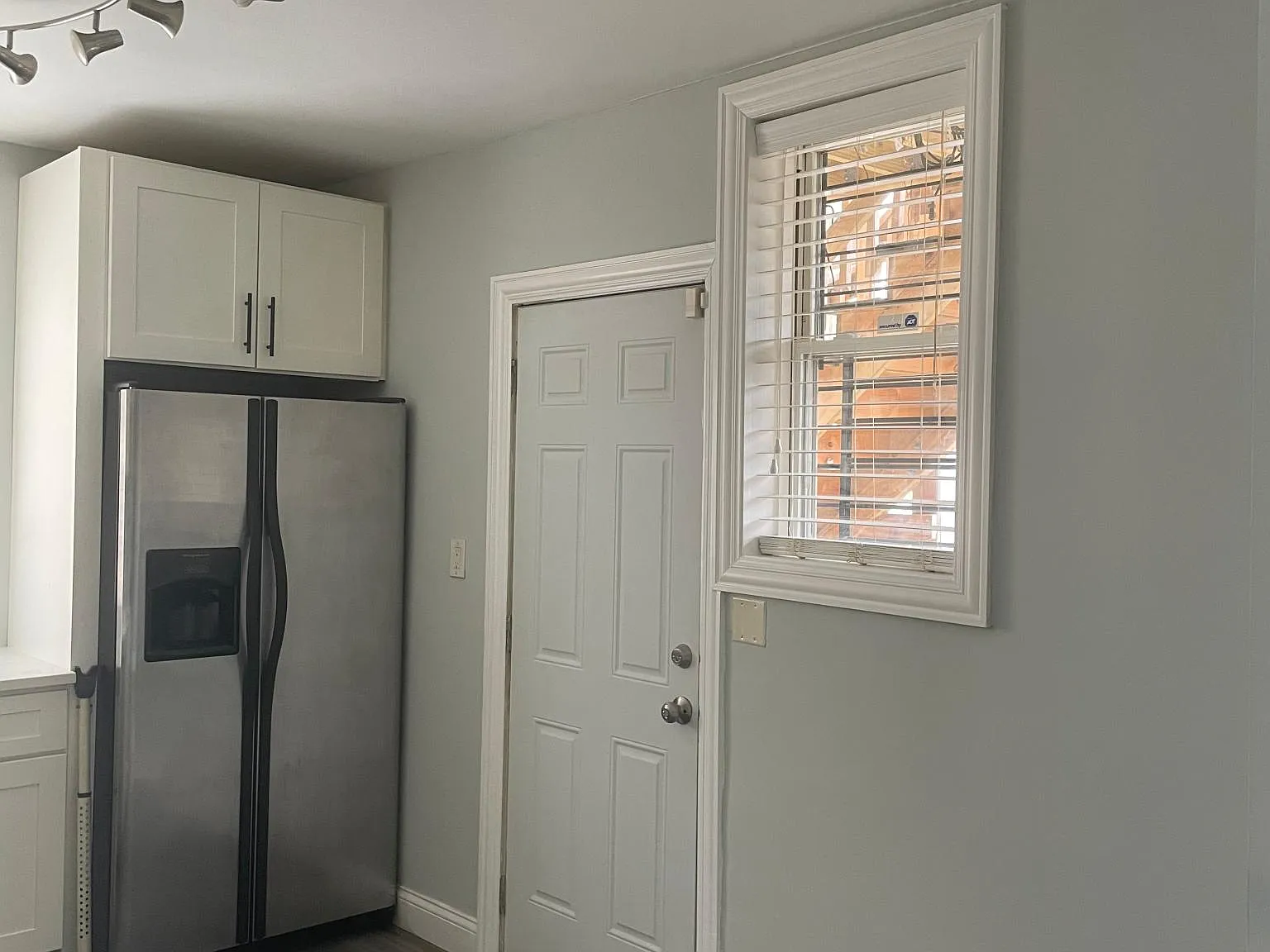 2308 W Granville Ave — Photo 3
