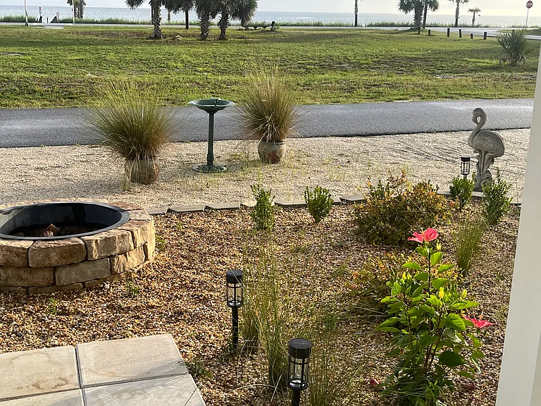 Oleander Ave — Photo 11