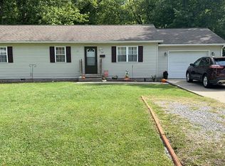 255 Austin Ave, Flora, IL 62839