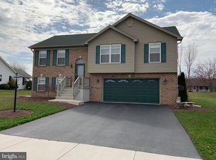 1390 Setter Run Ct, York, PA 17408