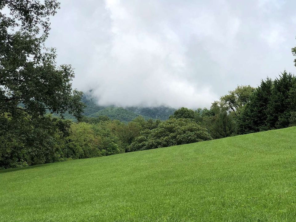 2nd image of 5 W Hills Dr