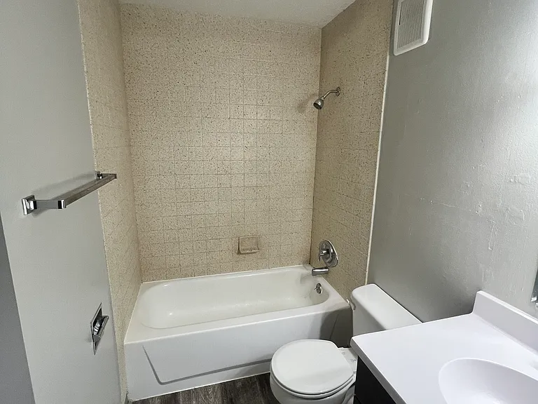 2440 Shaker Ct #5 — Photo 7