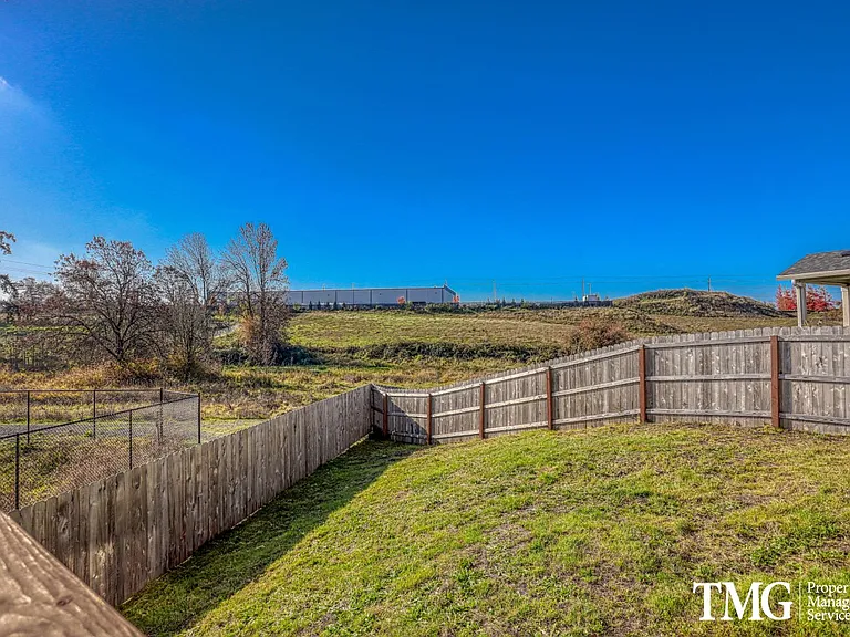 6853 N Montgomery Cir — Photo 32