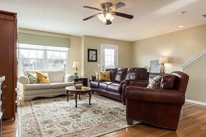 3 bed, 2.5 bath, 1900 sqft, $2,550 — Photo 4