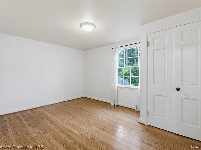 1688 Northlawn Blvd — Photo 36