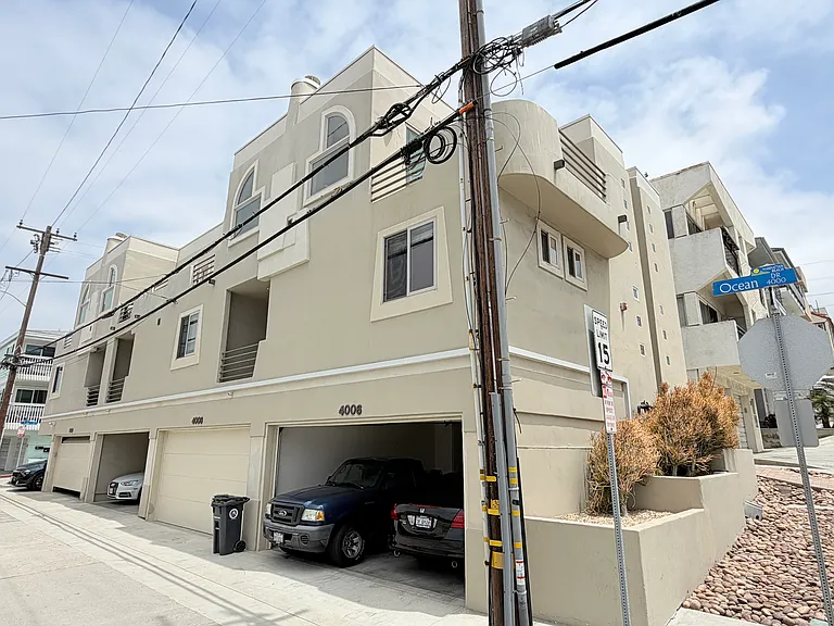 4006 Ocean Dr — Photo 2