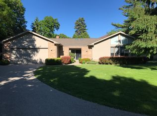 1065 Julia Ct, Glencoe, IL 60022