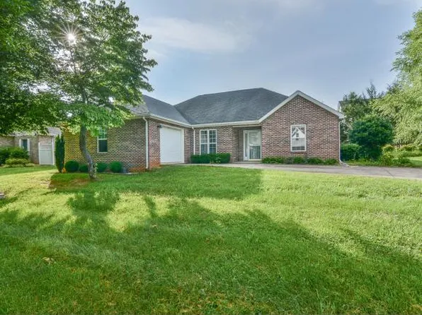 11 Larchmont Ln, Johnson City, TN 37604