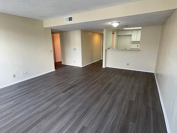 3rd image of 807 N Bunker Hill Ave #202