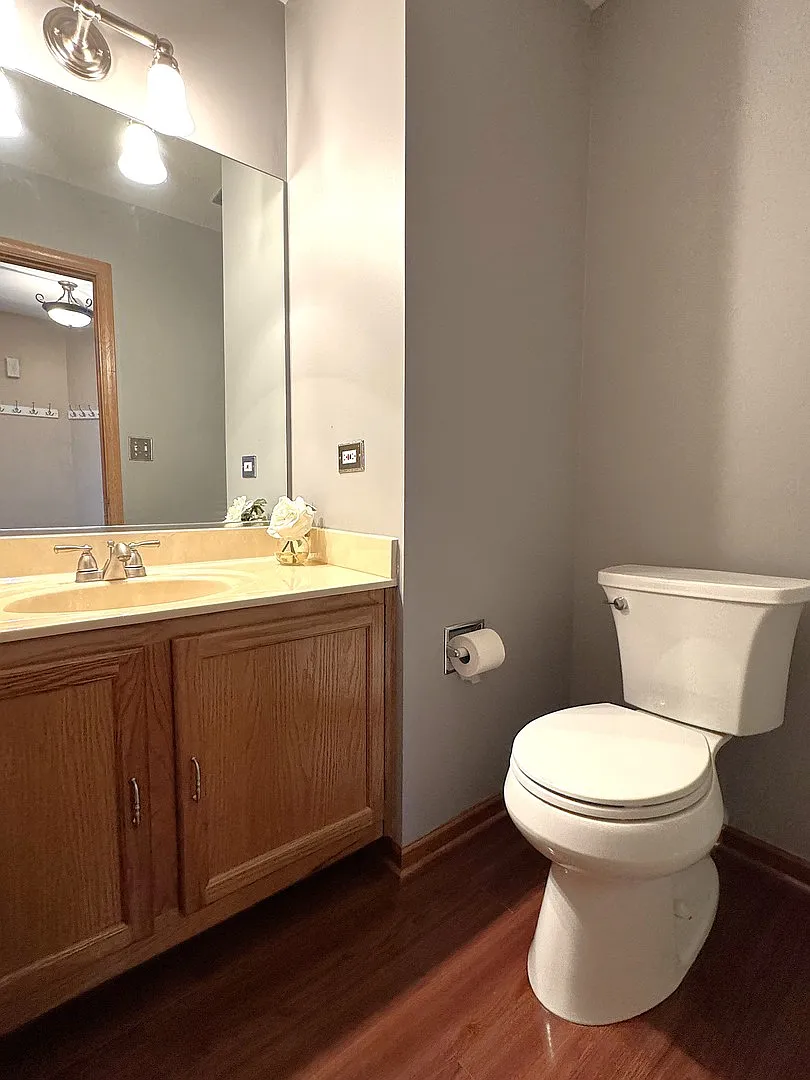 2 bed, 1.5 bath, 1273 sqft, $2,200 — Photo 4