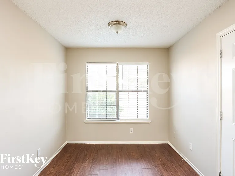 4368 Saugus Dr — Photo 5