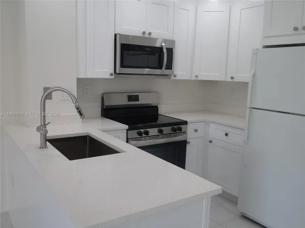 2154 W 60th St APT 12215, Hialeah, FL 33016