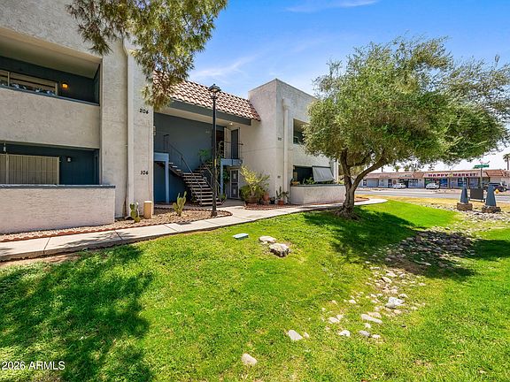 4th image of 4608 W MARYLAND Avenue #202