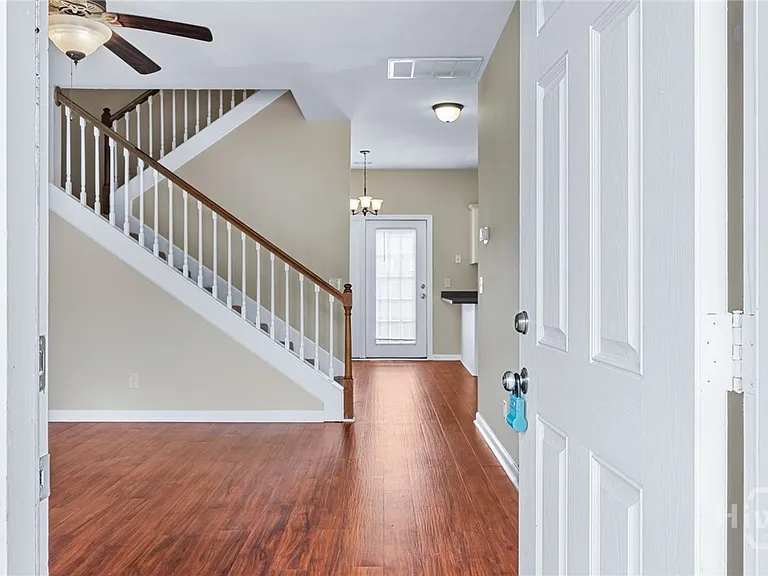 19 Cypress Ln — Photo 3