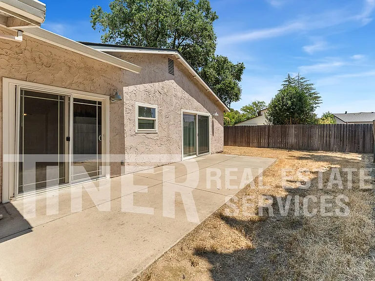 9586 Meadowgreen Cir — Photo 19