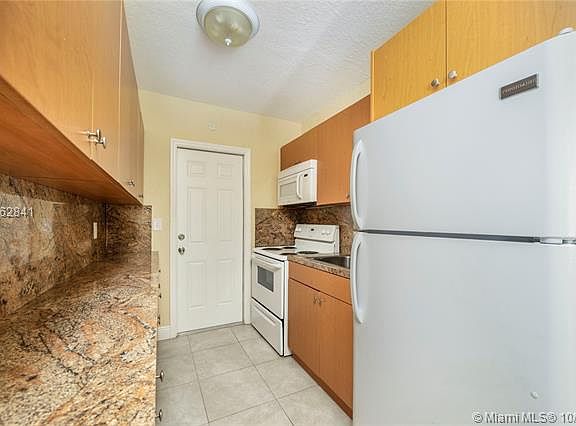 Newly renovated attractive 1/1 for lease.