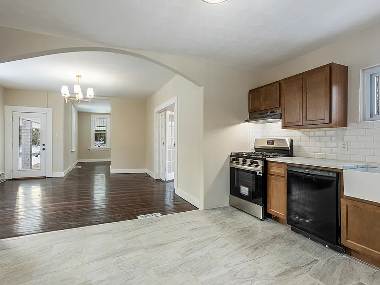 118 S Clark Ave — Photo 6