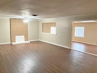 5th image of 22922 Runnymede St #0