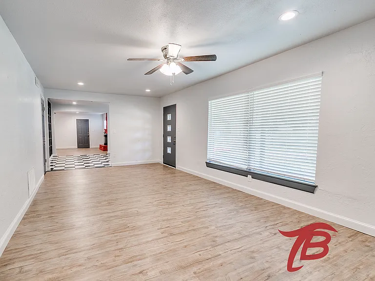 2214 N Florida Ave — Photo 26