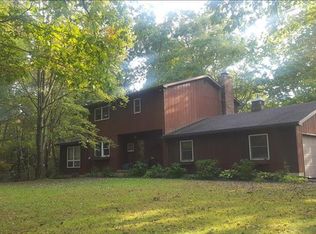 1077 S Quince Rd, Walnutport, PA 18088