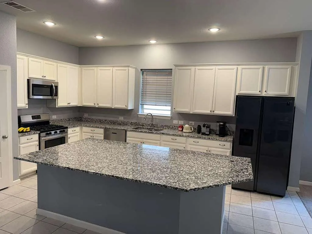 3 bed, 2249 sqft, $2,900 — Photo 4