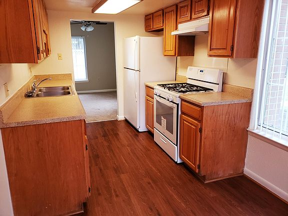 4th image of 649 Hempstead Ct