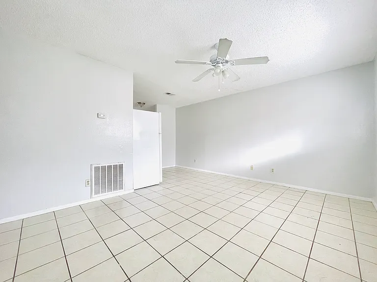 520 Gastel Cir #1 — Photo 11