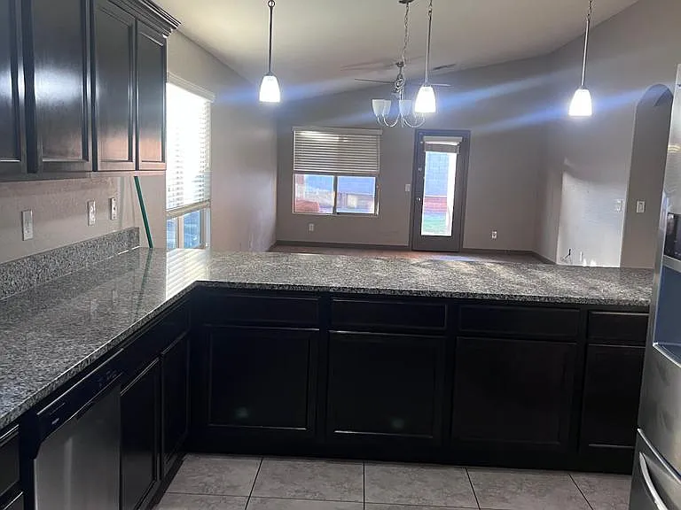 1148 E Barrus Dr — Photo 9