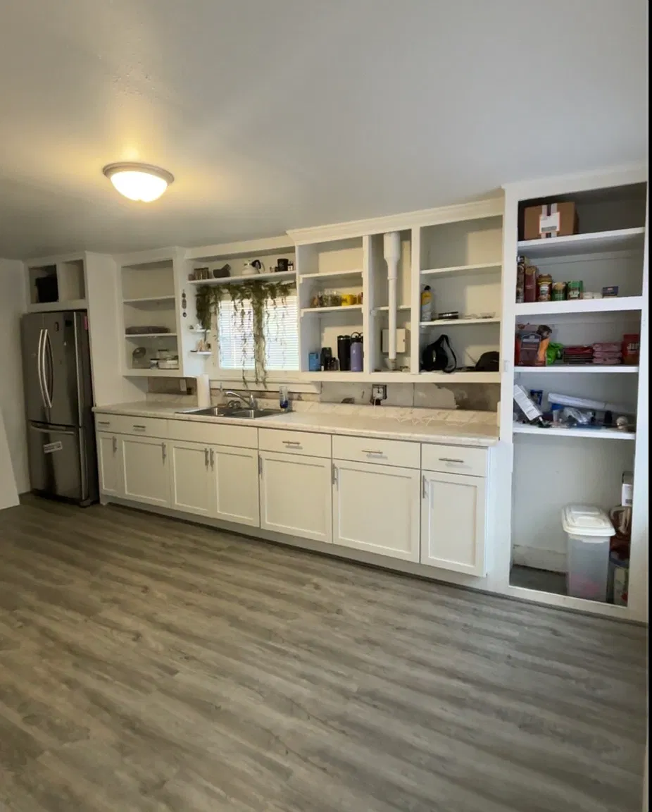 803 Moore St — Photo 2