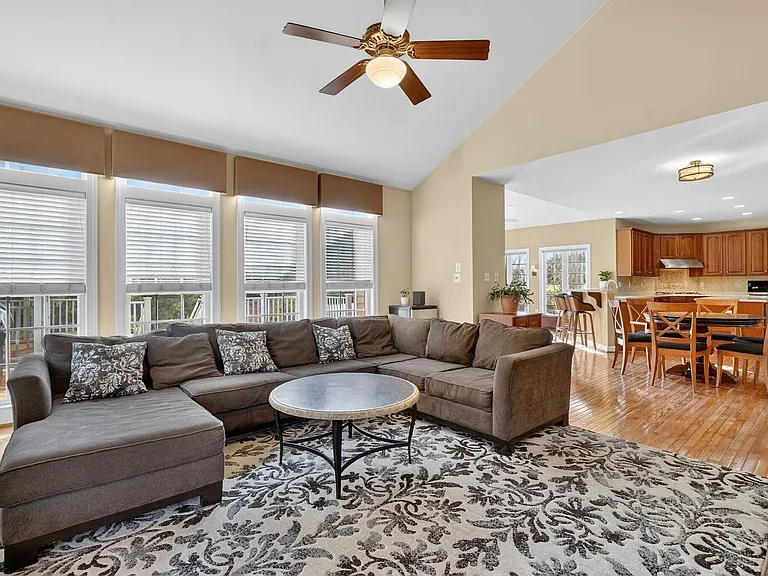 401 Hilton Head Ct — Photo 25
