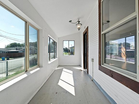 5th image of 180 5th St
