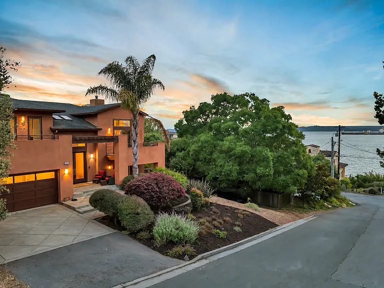 535 Santa Fe Ave — Photo 1