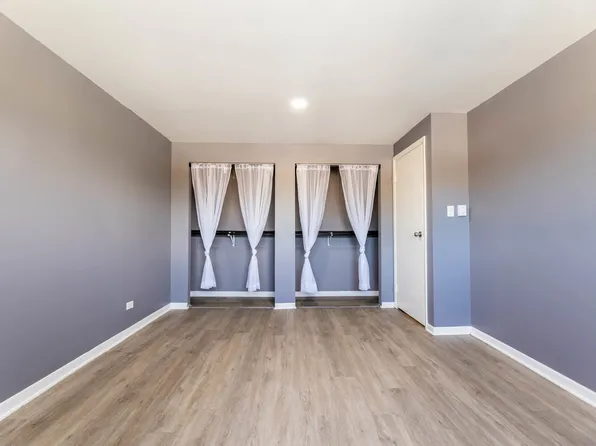 6624 W 64th Pl APT 2E, Chicago, IL 60638