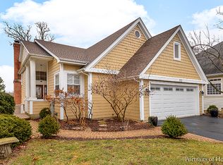 712 Viewpointe Dr, St Charles, IL 60174