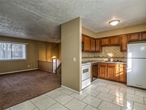 3rd image of 3377 Weber St