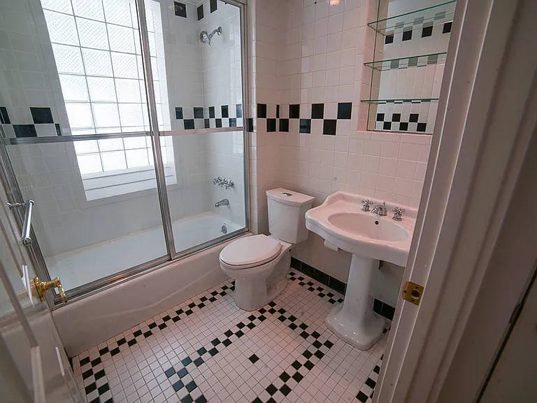 780 Penn Ave NE #C — Photo 11