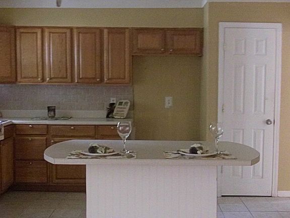 Open kitchen w/ island