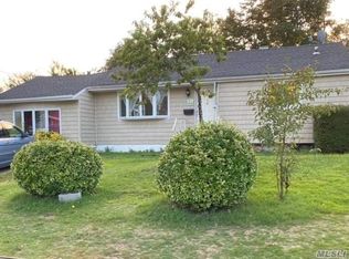 108 Timberline Dr, Brentwood, NY 11717