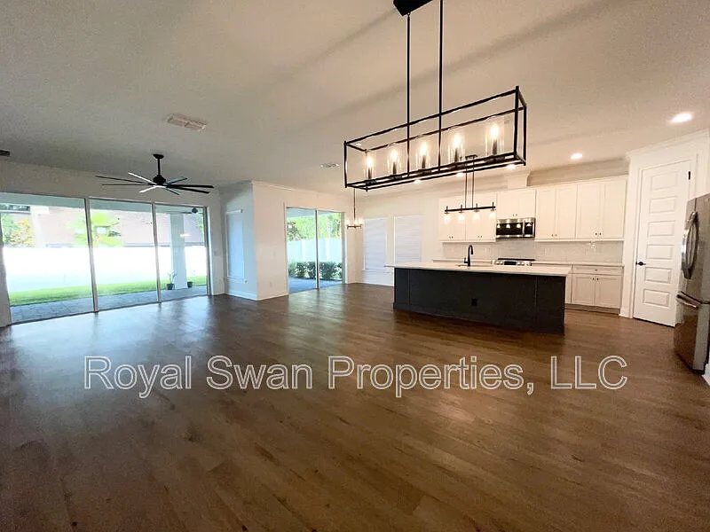 4 bed, 2.0 bath, 2216 sqft, $3,495 — Photo 3