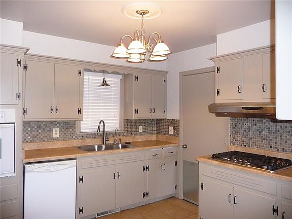 GREAT KITCHEN