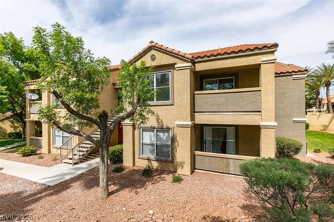 2 bed, 2.0 bath, 960 sqft, $1,700 — Photo 2