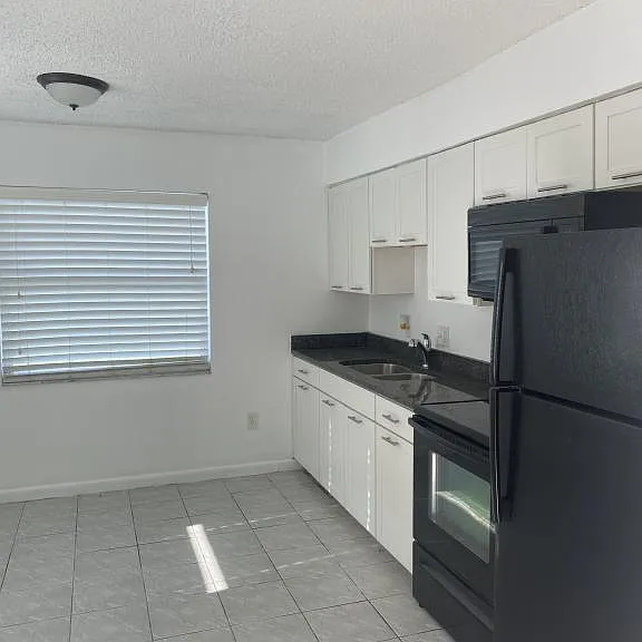 728 Michigan Ct — Photo 9