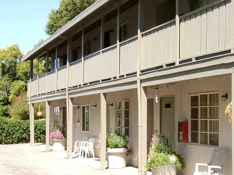 850 Calderon Ave #12 — Photo 10