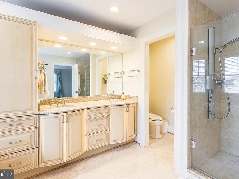 2138 Patrick Henry Dr — Photo 26